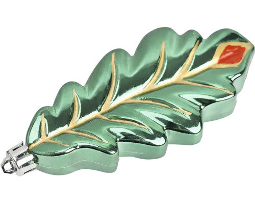 Grüner Weihnachtsanhänger in Form eines Eichenblattes aus Glas mit Metallic-Oberfläche und goldfarbenen Blattadern.