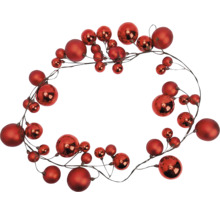Girlande aus Draht mit roten Weihnachtskugeln in unterschiedlichen Größen mit matter und glänzender Oberfläche.