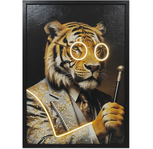 Gerahmtes Wandbild mit einem Tiger im Anzug, leuchtender runder Brille und einem Gehstock. Das Sakko ist mit Goldstickerei verziert.
