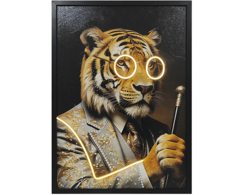 Gerahmtes Wandbild mit einem Tiger im Anzug, leuchtender runder Brille und einem Gehstock. Das Sakko ist mit Goldstickerei verziert.