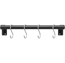 Schwarze Küchenreling mit vier silbernen S-Haken und Wandhalterungen aus Metall.
