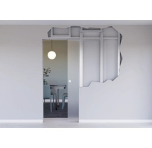 Einbau eines Schiebetürsystems in eine Trockenbauwand mit sichtbarem Metallständerwerk und einer satinierten Glasschiebetür.