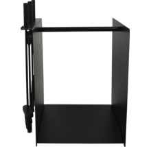 Moderner Kaminholzständer aus schwarzem Metall mit integriertem Kaminbesteck, inklusive Schürhaken, Besen und Schaufel.