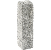 Granit-Palisade mit bruchrauer Oberfläche für die Garten- und Landschaftsgestaltung.