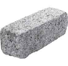 Rechteckiger Granitstein mit gespaltener Oberfläche für den Gartenbau und zur Wegbegrenzung.