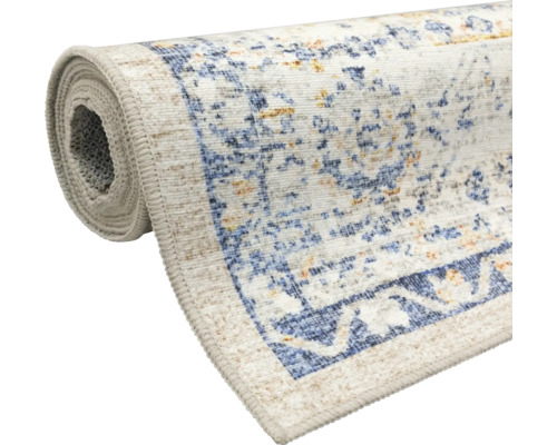 Gerollter Teppich mit Orient-Muster im Vintage-Stil mit blauen und goldfarbenen Akzenten