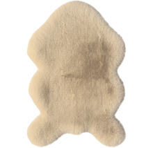 Beigefarbener Kunstfellteppich in Lammfellform, weich und flauschig.