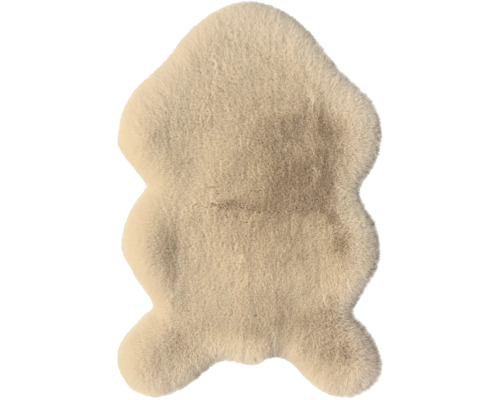 Beigefarbener Kunstfellteppich in Lammfellform, weich und flauschig.