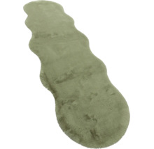 Langfloriger Kunstfell-Läufer in geschwungener Form, Farbe Salbeigrün.