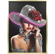 Gerahmtes Wandbild auf Leinwand, Motiv Frau mit Glitzerhut, roter Rose und Schmuck mit neonpinken Akzenten.