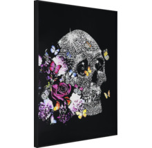 Gerahmtes Wandbild mit einem Totenkopf aus Kristallen, Blumen und Schmetterlingen.