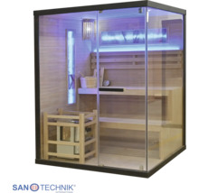 Moderne Indoor-Sauna mit Glasfront, Holzbänken, Saunaofen mit Schutzgitter, LED-Beleuchtung und Saunazubehör.