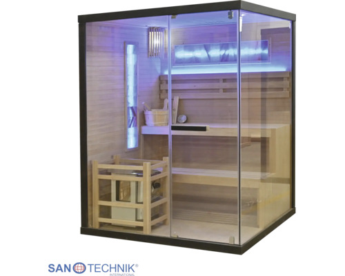 Moderne Indoor-Sauna mit Glasfront, Holzbänken, Saunaofen mit Schutzgitter, LED-Beleuchtung und Saunazubehör.