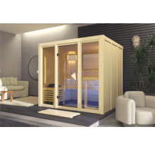 Moderne Elementsauna aus Holz mit Glasfront, Liegen und Ofen, aufgestellt in einem modern eingerichteten Raum.