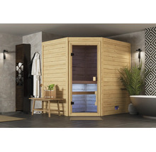 Ecksauna aus Massivholz in einem modern gestalteten Badezimmer mit einer freistehenden Badewanne und einem Holzregal.