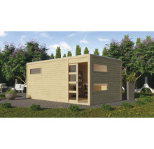 Gartensauna aus Holz mit Flachdach und Glasfront in einem Garten mit Terrasse.