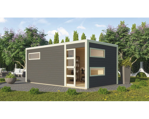 Modernes Gartenhaus mit Flachdach und Schiebetür, konstruiert aus Holz, aufgestellt in einem weitläufigen Garten mit Terrasse.