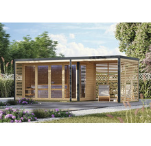 Moderne Garten-Sauna aus Holz mit Glasfront und überdachtem Lounge-Bereich im Garten.