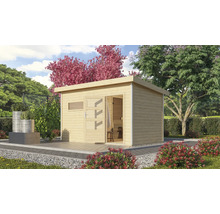Gartensauna aus Holz mit Pultdach und einer Tür, aufgestellt in einem Garten mit Pflanzen.