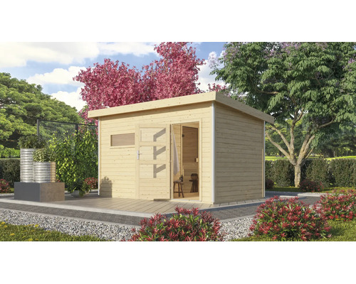 Gartensauna aus Holz mit Pultdach und einer Tür, aufgestellt in einem Garten mit Pflanzen.