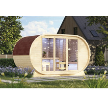 Moderne Fasssauna aus Holz für den Garten mit großer Glasfront und integriertem Saunaofen in einer natürlichen Außenumgebung.