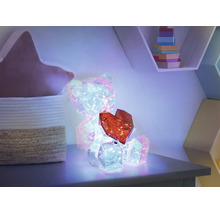 Dekoratives LED-Nachtlicht in Form eines holografischen Teddybären mit rotem Herz im Kinderzimmer.