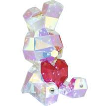 Dekorative Hase Skulptur aus facettenreichem Acryl, die ein großes Herz hält