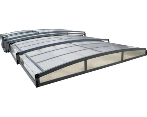 Flache Teleskop-Poolüberdachung aus Polycarbonat mit anthrazitfarbenem Aluminiumrahmen.