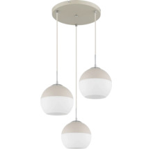 Dreiflammige Pendelleuchte mit kugelförmigen Schirmen in Beige und Weiß.