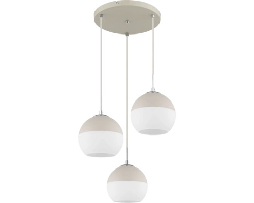 Dreiflammige Pendelleuchte mit kugelförmigen Schirmen in Beige und Weiß.