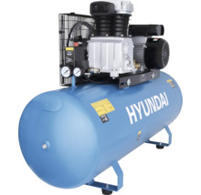 Hyundai Druckluftkompressor mit blauem horizontalem Tank, Elektromotor, zwei Manometern und Hyundai Logo.