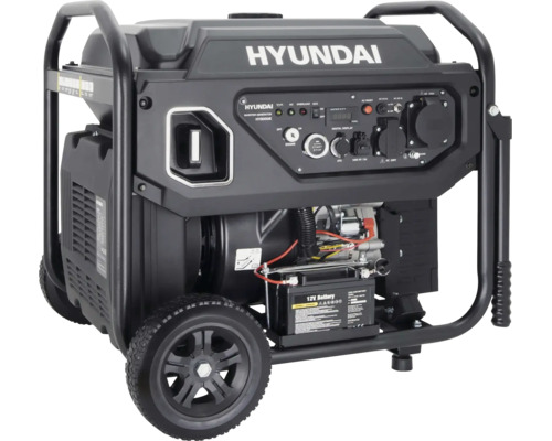Mobiler Hyundai Inverter-Stromerzeuger HY8000iE mit Rädern, Schiebegriff, Elektrostart und Bedienpanel.