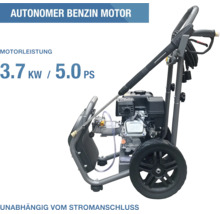 Benzin-Hochdruckreiniger mit 3,7 Kilowatt Motorleistung, autonomem Benzinmotor, Spritzpistole und großen Rädern.
