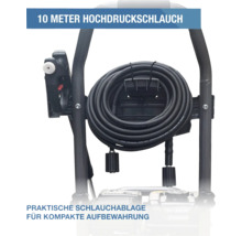 10 Meter Hochdruckschlauch, aufgewickelt an der integrierten Schlauchablage eines Hochdruckreinigers für kompakte Aufbewahrung.