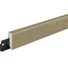 Sockelleiste mit Holzoptik Oberfläche und Montageclip für eine einfache Wandbefestigung.