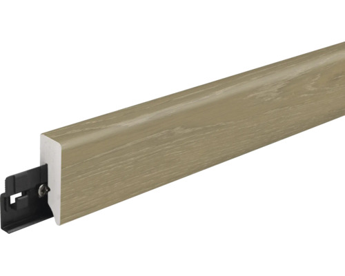 Sockelleiste mit Holzoptik Oberfläche und Montageclip für eine einfache Wandbefestigung.