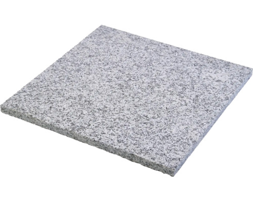Quadratische Terrassenplatte aus Granit mit gesprenkelter Oberflächenstruktur.