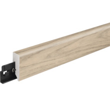 Fußleiste mit Holzoptik und integriertem Befestigungsclip aus Kunststoff
