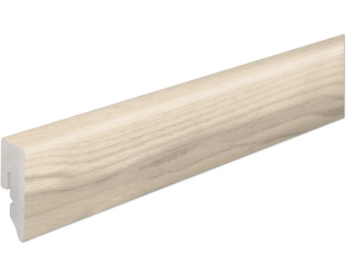 Helle Fußleiste aus Holz mit Maserung zur Wandverkleidung