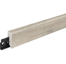 Sockelleiste mit Holzoptik Oberfläche und schwarzem Befestigungsclip