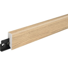 Sockelleiste mit Holzoptik und integriertem Befestigungselement zur Wandmontage