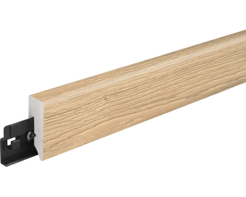Sockelleiste mit Holzoptik und integriertem Befestigungselement zur Wandmontage