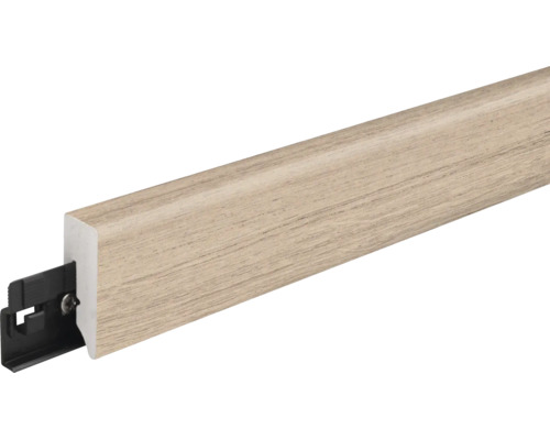 Fußleiste in Holzoptik mit schwarzem Montageclip für die Wandmontage
