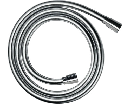 Ein glatter, metallischer Brauseschlauch für Duschen und Badewannen in einer kreisförmigen Wicklung.
