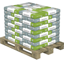 Eine Palette mit mehreren 25 Kilogramm Säcken Precit Pflaster Fugenmörtel für Pflastersteine und Platten im Außenbereich.