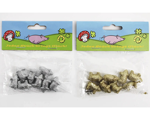 Zwei Packungen mit kleinen Glücksschweinen als Dekoration mit Glitzerbeschichtung in Silber und Gold