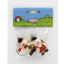 Zwei Schweinchen Schlüsselanhänger als Glücksbringer in einer Verkaufspackung.