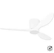 Deckenventilator mit drei Flügeln zur Raumkühlung (Image AI modified or generated)