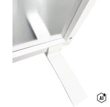 Detailansicht der Befestigung einer Wandhalterung für ein Spiegelelement (Image AI modified or generated)