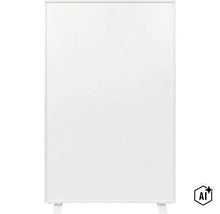 Rechteckiges Whiteboard mit schmalem Rahmen und Ablageleiste für Stifte. (Image AI modified or generated)